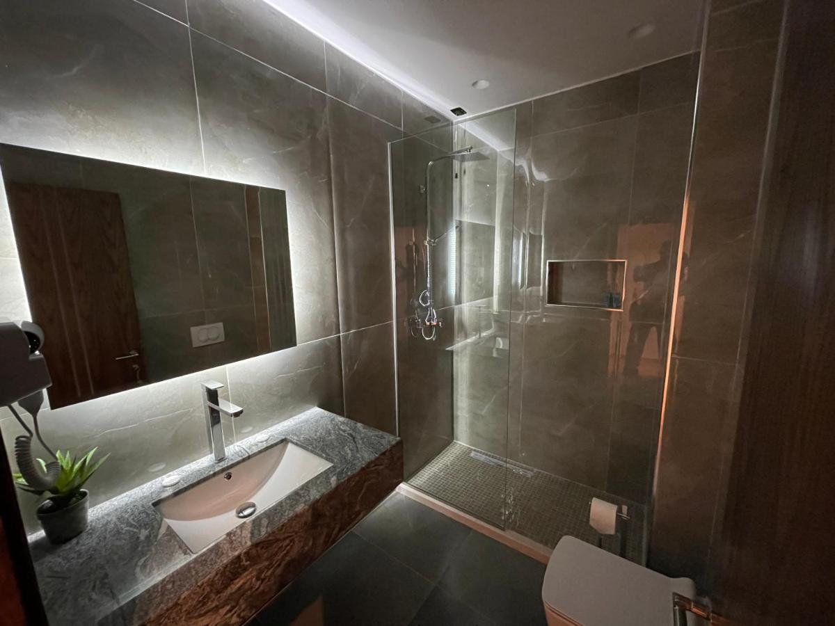 White Crown Hotel Kamez Екстер'єр фото