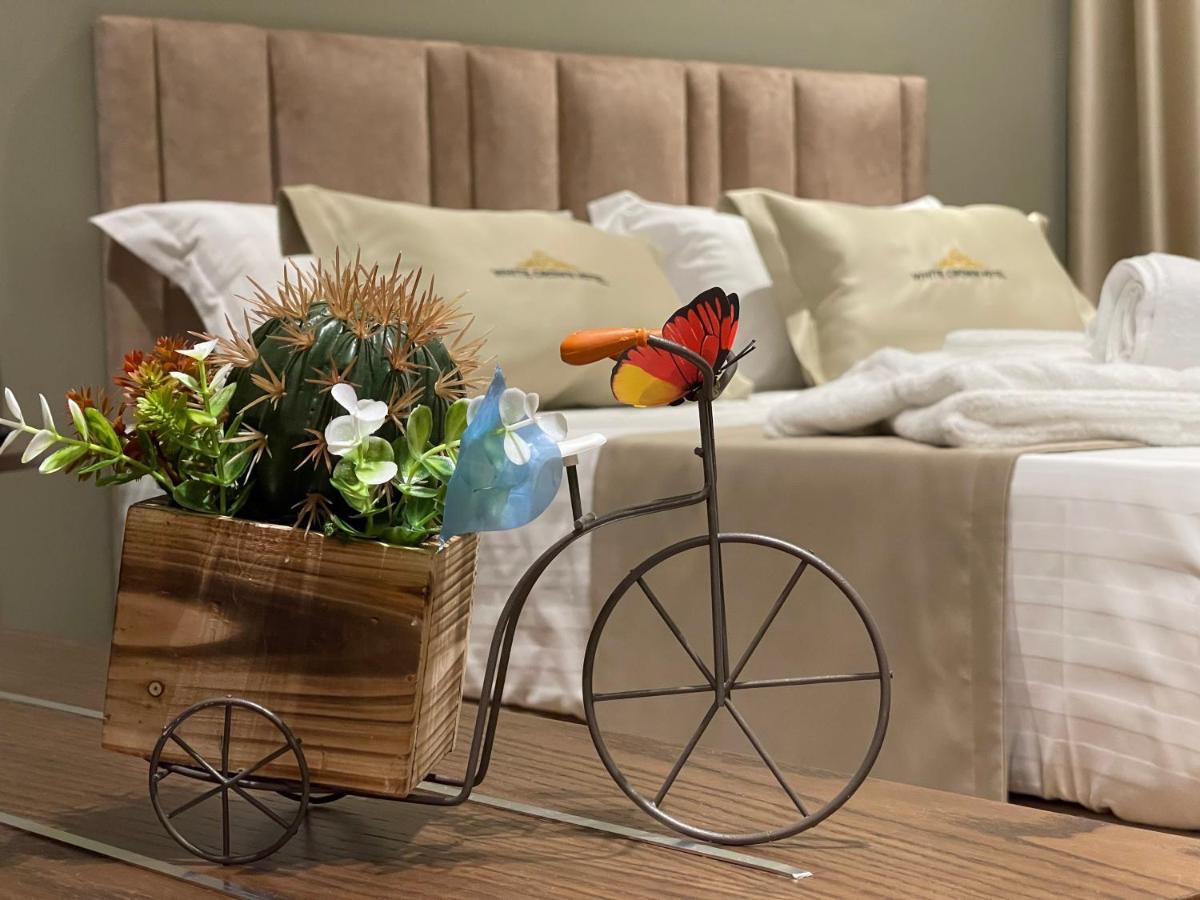 White Crown Hotel Kamez Екстер'єр фото