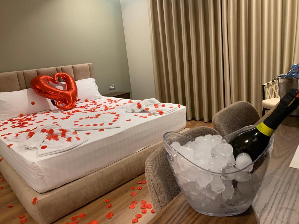 White Crown Hotel Kamez Екстер'єр фото