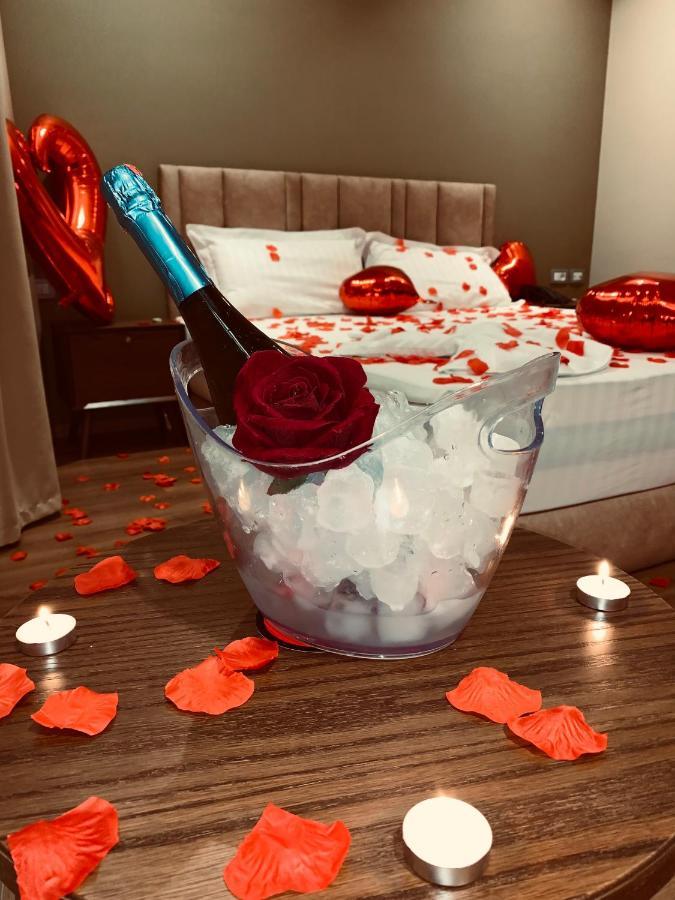 White Crown Hotel Kamez Екстер'єр фото