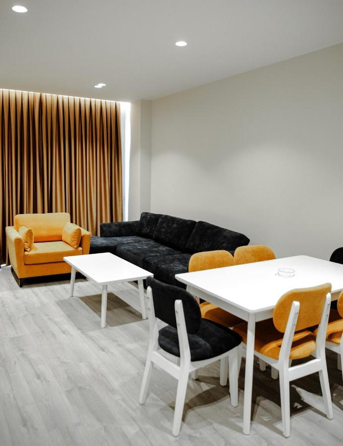White Crown Hotel Kamez Екстер'єр фото