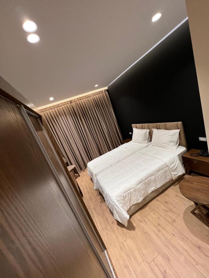 White Crown Hotel Kamez Екстер'єр фото