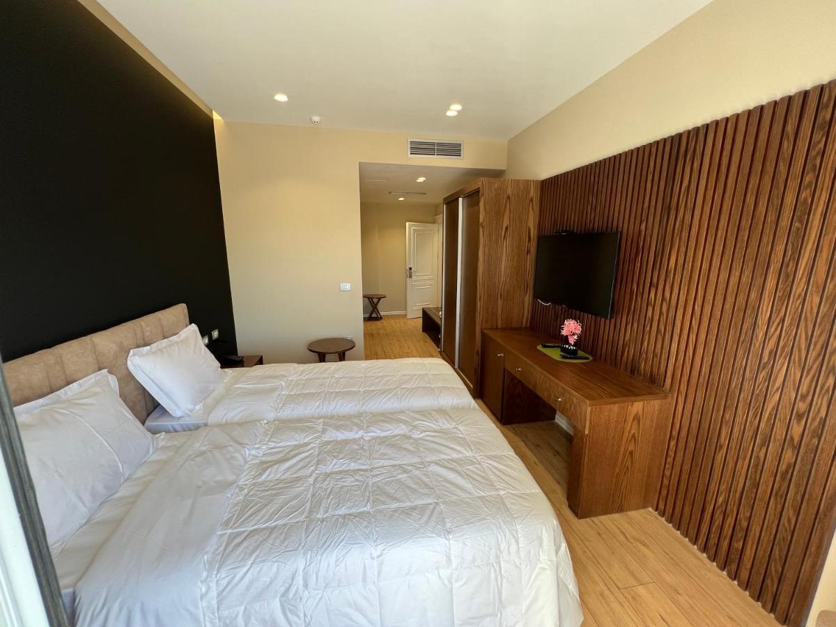 White Crown Hotel Kamez Екстер'єр фото