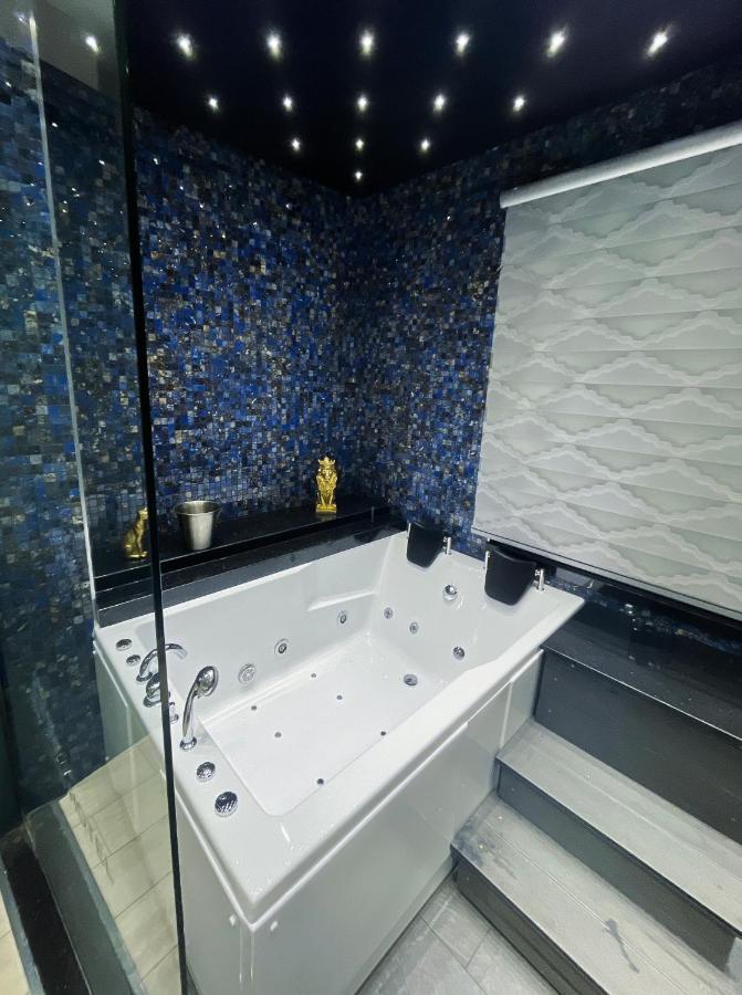 White Crown Hotel Kamez Екстер'єр фото