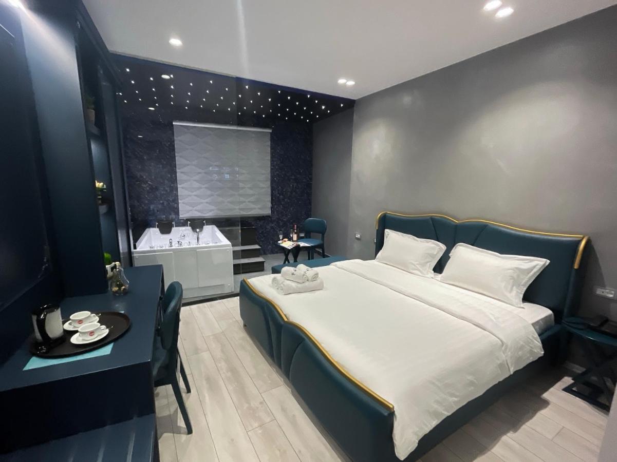White Crown Hotel Kamez Екстер'єр фото
