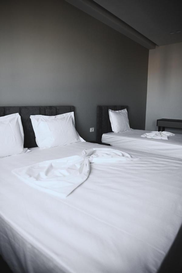 White Crown Hotel Kamez Екстер'єр фото
