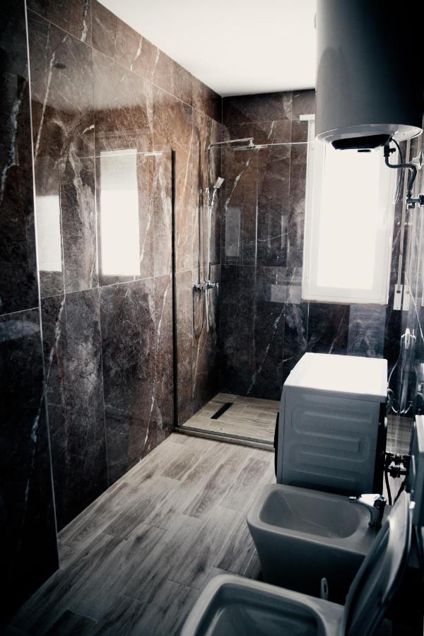 White Crown Hotel Kamez Екстер'єр фото